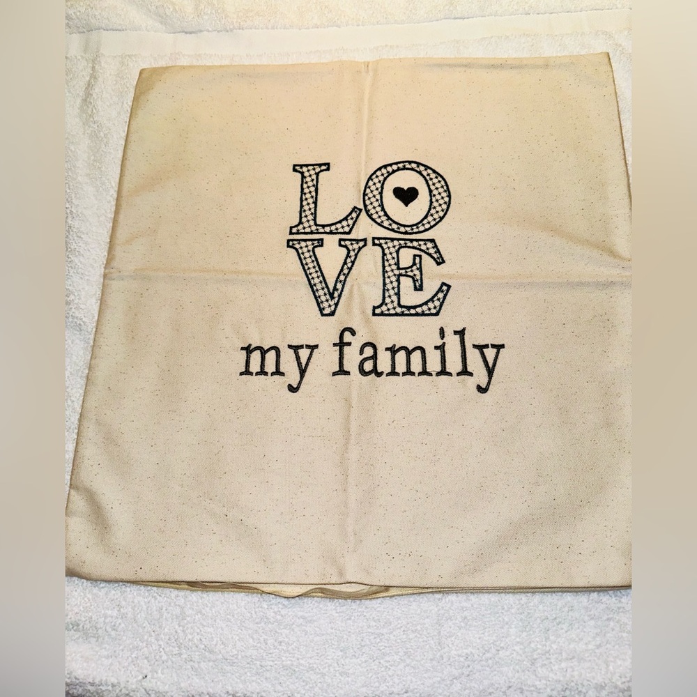 NWOT Thirty One Love My Family Throw Pillow Cover.